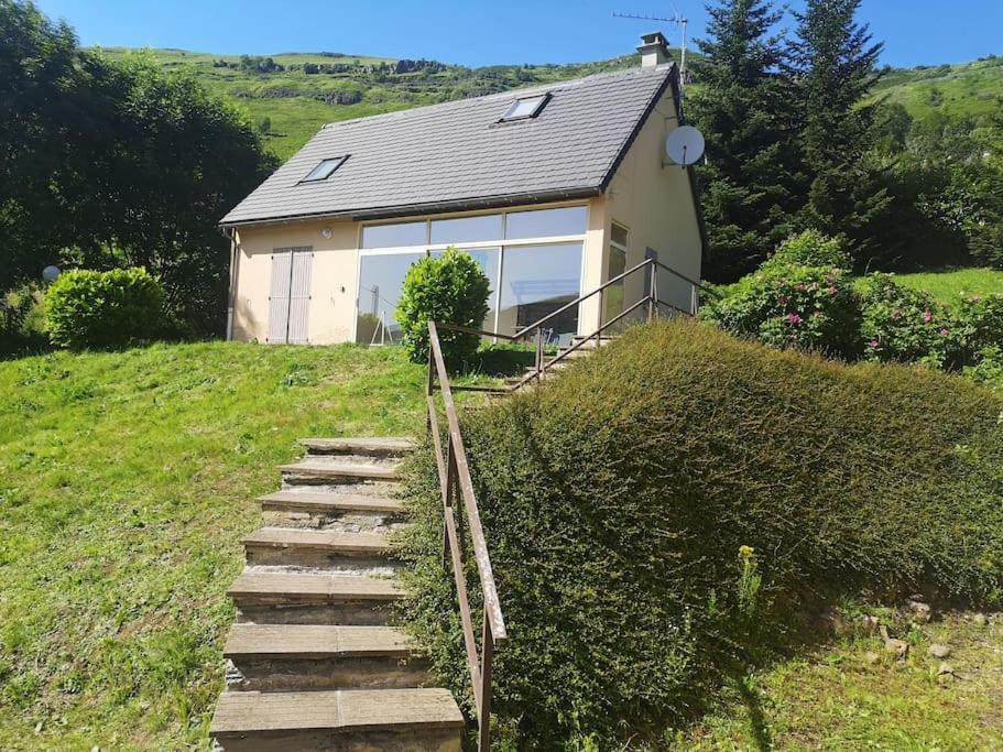 Chaleureux Avec Cheminee Au Pied Du Puy Mary Hébergement de vacances Saint-Paul-de-Salers